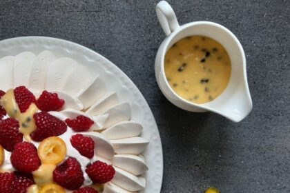 Pavlova con curd al frutto della passione