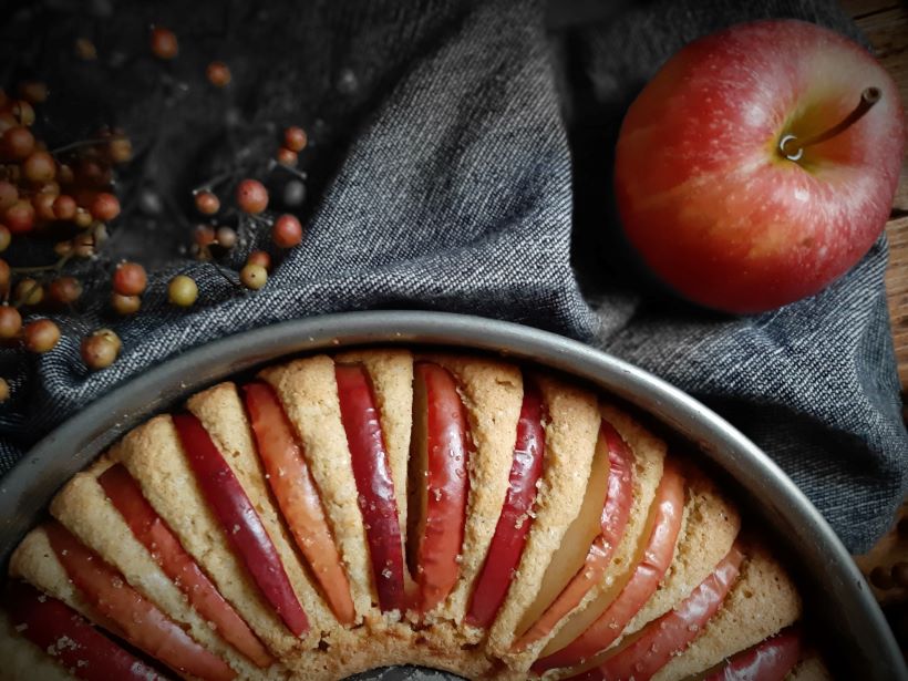 Torta di mele al grano saraceno e mandorle