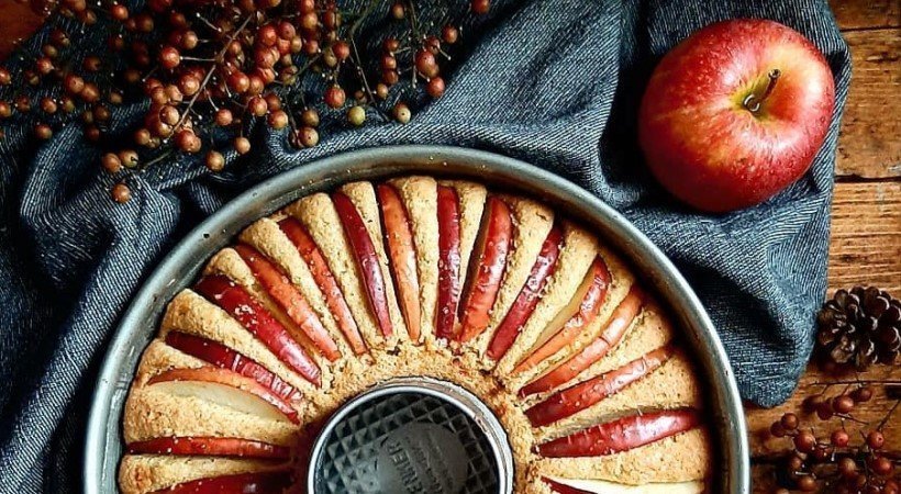 Torta di mele al grano saraceno e mandorle