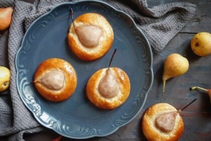 brioche alla ricotta con pere alla cannella