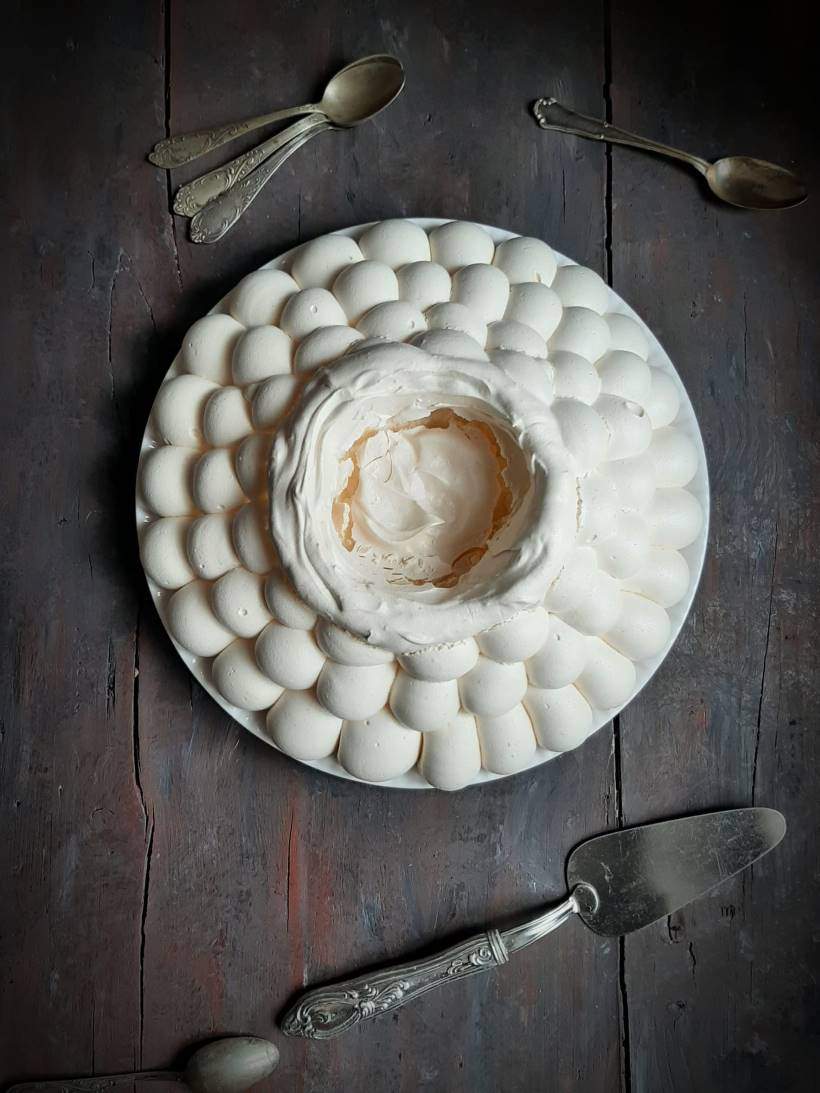 Pavlova con crema diplomatica