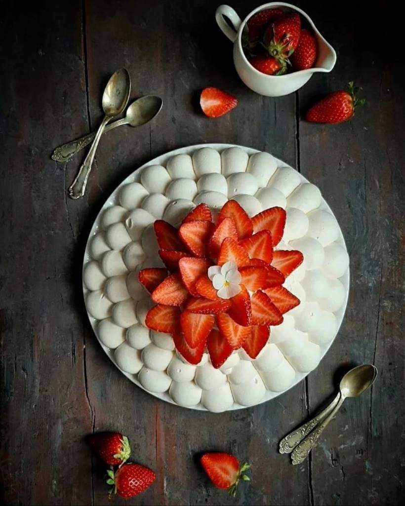 Pavlova con crema diplomatica