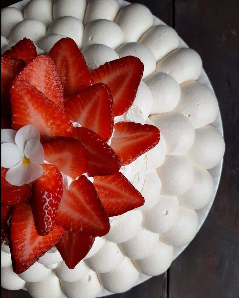 Pavlova con crema diplomatica