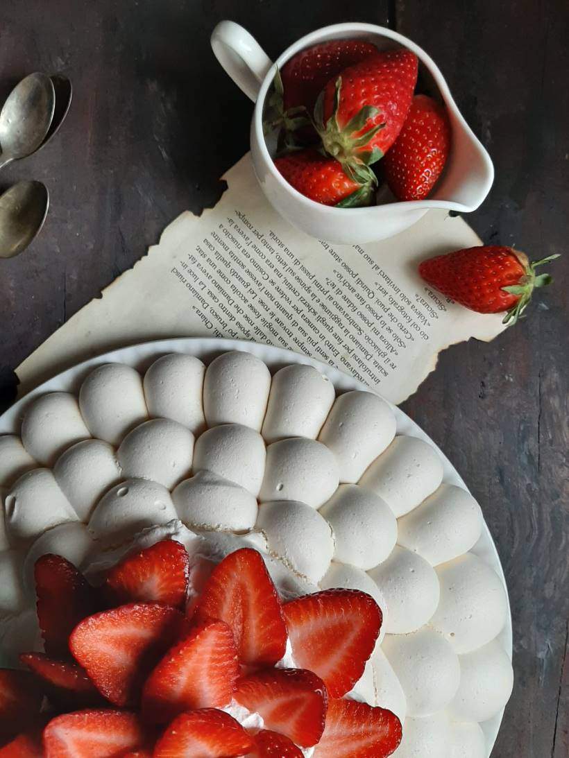 Pavlova con crema diplomatica