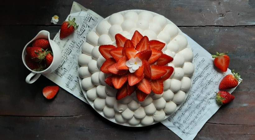 Pavlova con crema diplomatica