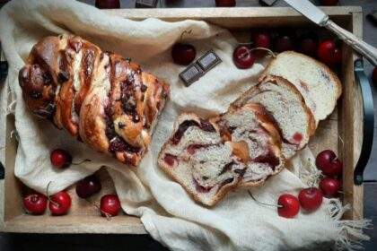 Babka alle ciliegie e cioccolato fondente